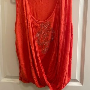 Scoop front tank top with a beautiful sequin design - size L.